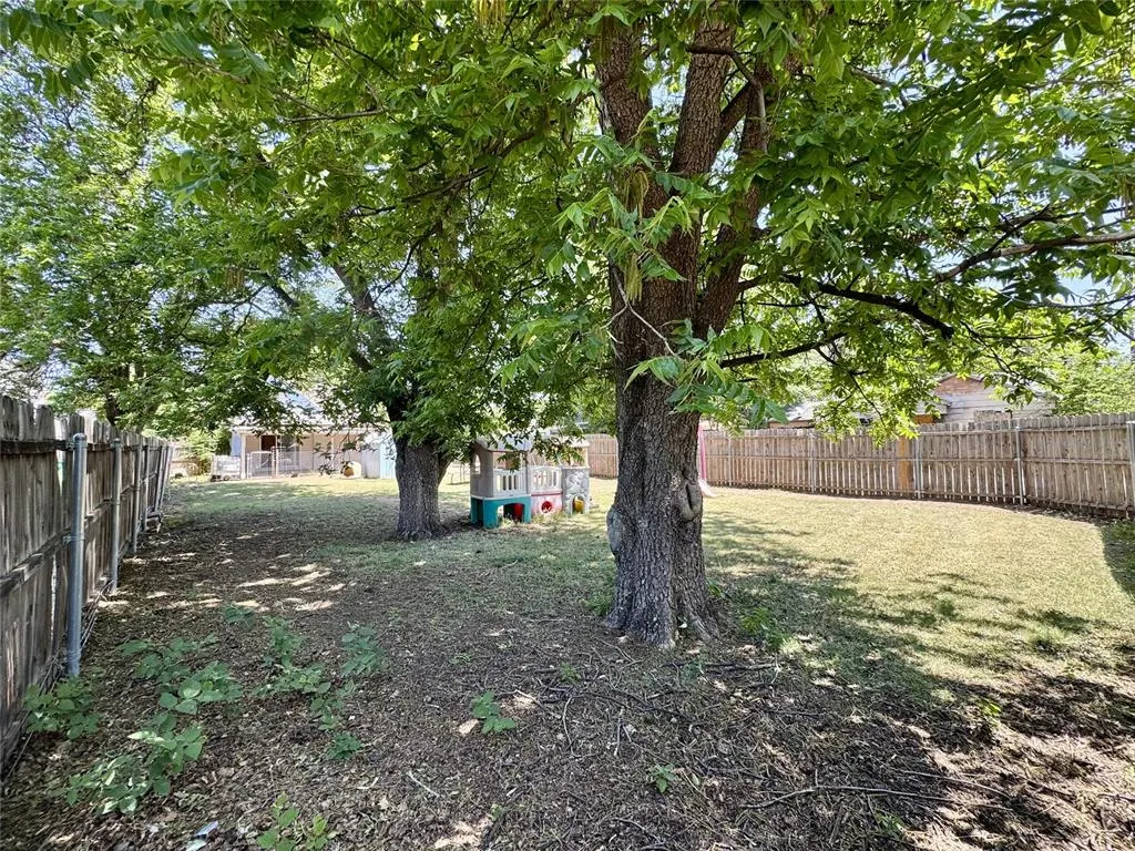 Photo 45 — 418 W Pierce Street, Mangum, OK 73554
