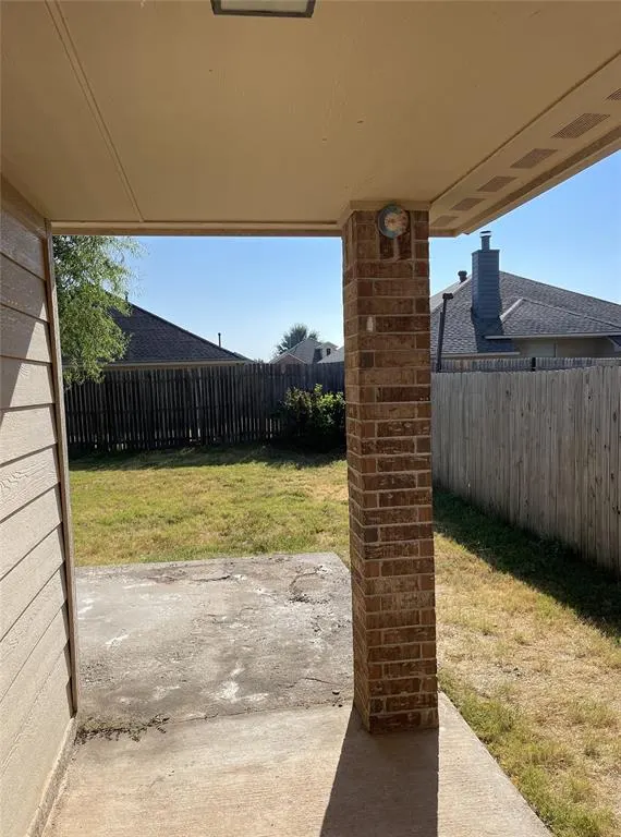 Photo 3 — 2404 Rookhaven Lane, Yukon, OK 73099