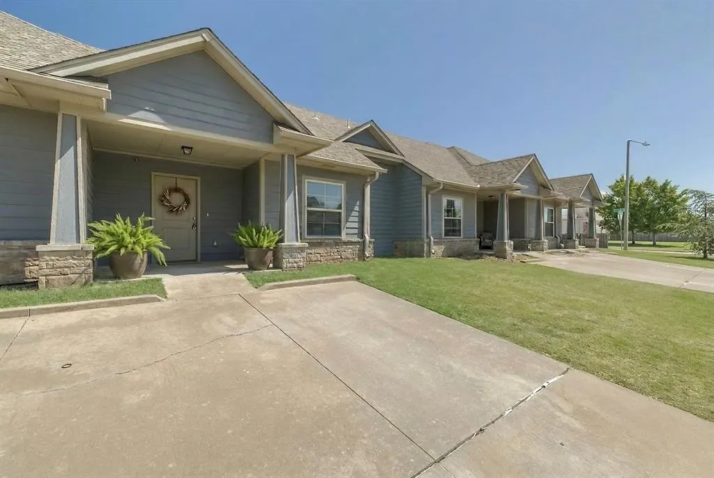 Photo 3 — 909 SW 92nd Street, Oklahoma City, OK 73139
