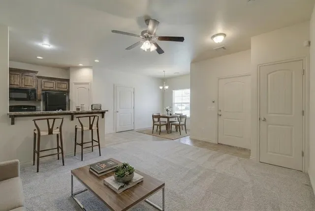 Photo 4 — 909 SW 92nd Street, Oklahoma City, OK 73139