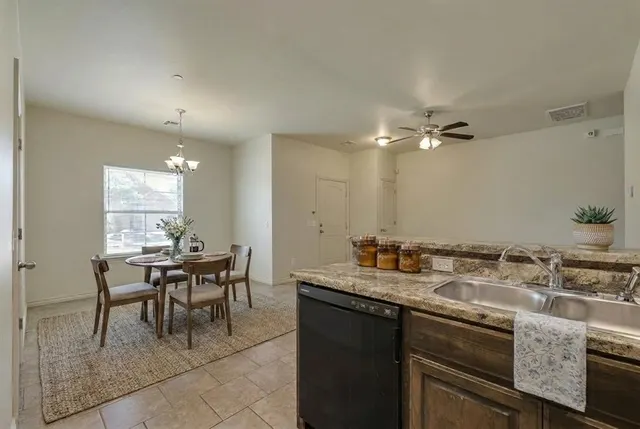 Photo 7 — 909 SW 92nd Street, Oklahoma City, OK 73139