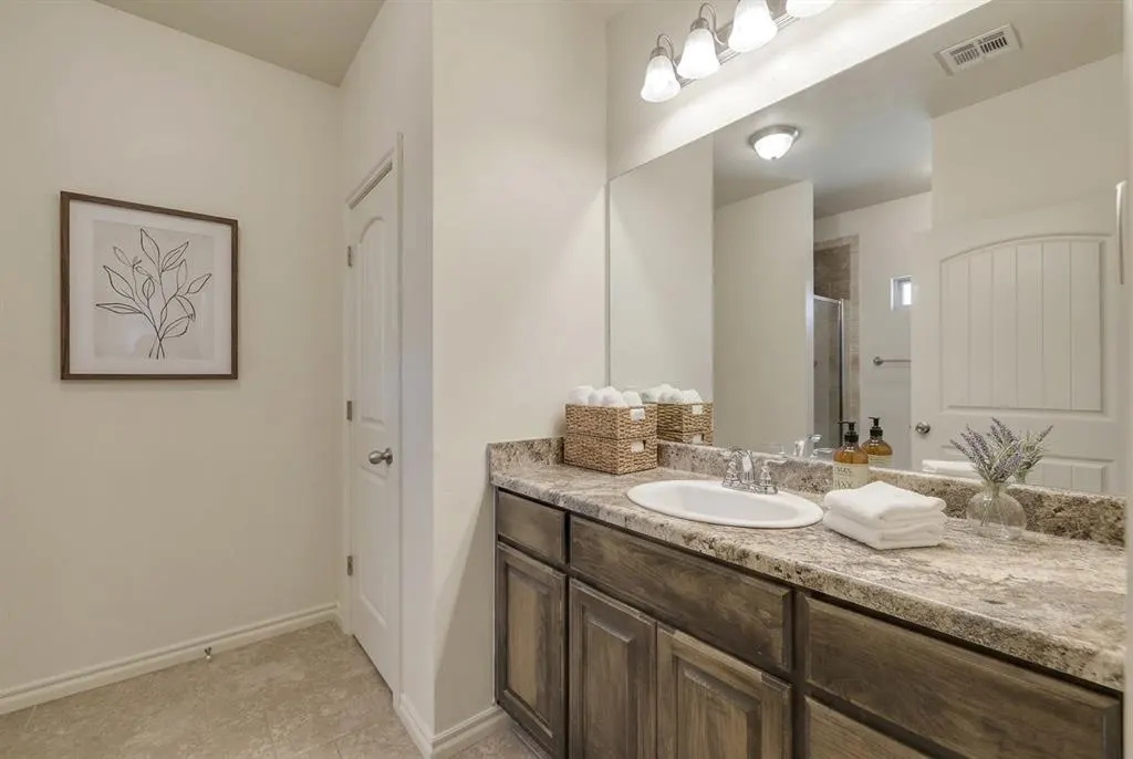 Photo 16 — 909 SW 92nd Street, Oklahoma City, OK 73139