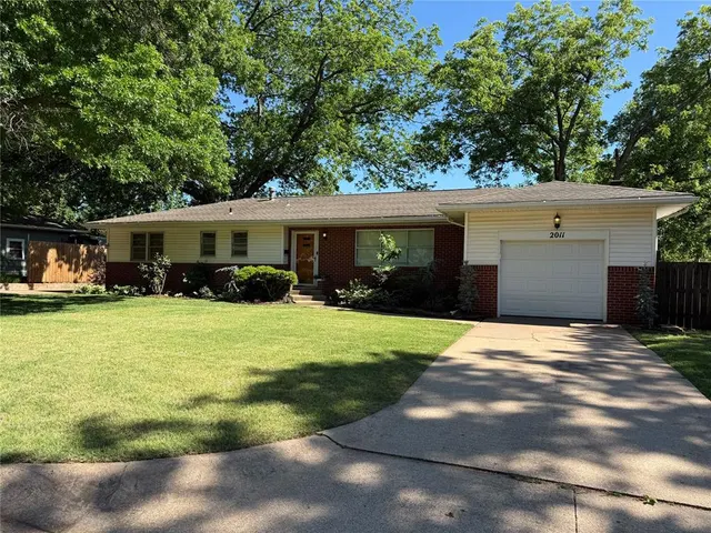 Front exterior — 2011 W 10th Avenue, Stillwater, OK 74074
