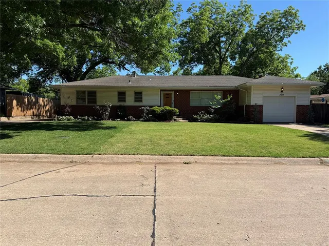 Photo 3 — 2011 W 10th Avenue, Stillwater, OK 74074