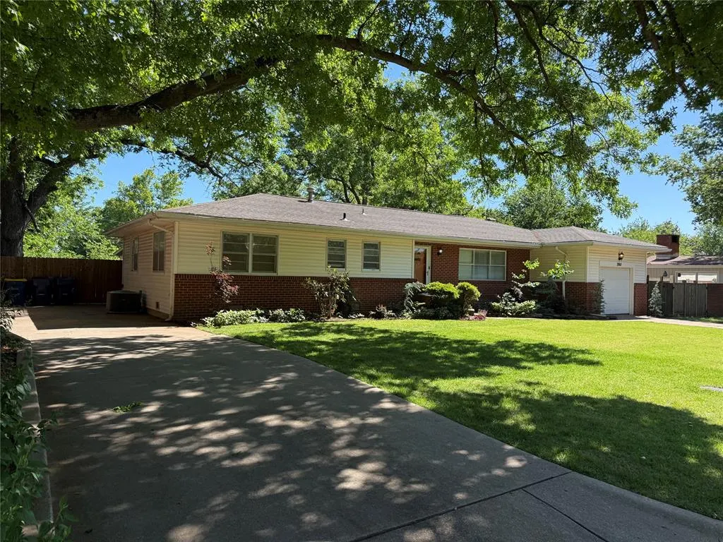Photo 5 — 2011 W 10th Avenue, Stillwater, OK 74074