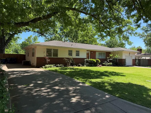 Photo 5 — 2011 W 10th Avenue, Stillwater, OK 74074