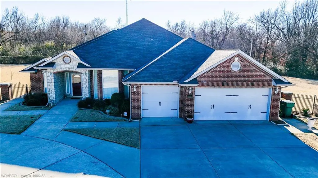Photo 2 — 3809 Kings Court, Oklahoma City, OK 73121