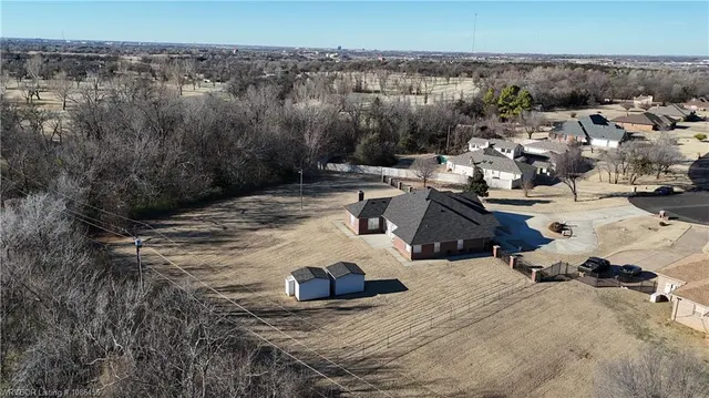 Photo 4 — 3809 Kings Court, Oklahoma City, OK 73121