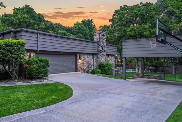 Photo 3 — 3409 Carriage Way, Edmond, OK 73013