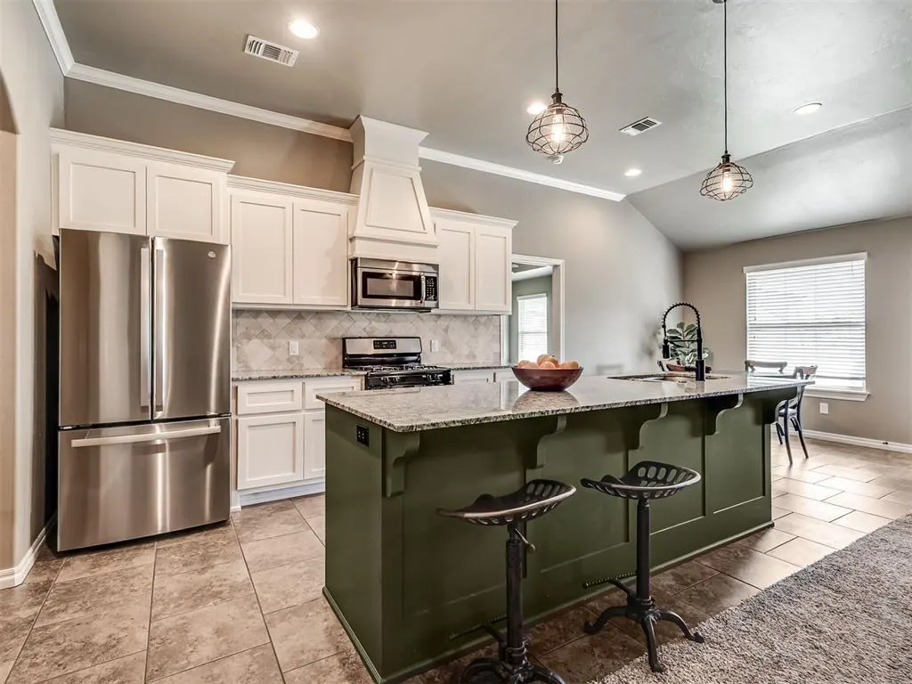 Photo 10 — 6508 Bent Wood Drive, Oklahoma City, OK 73169