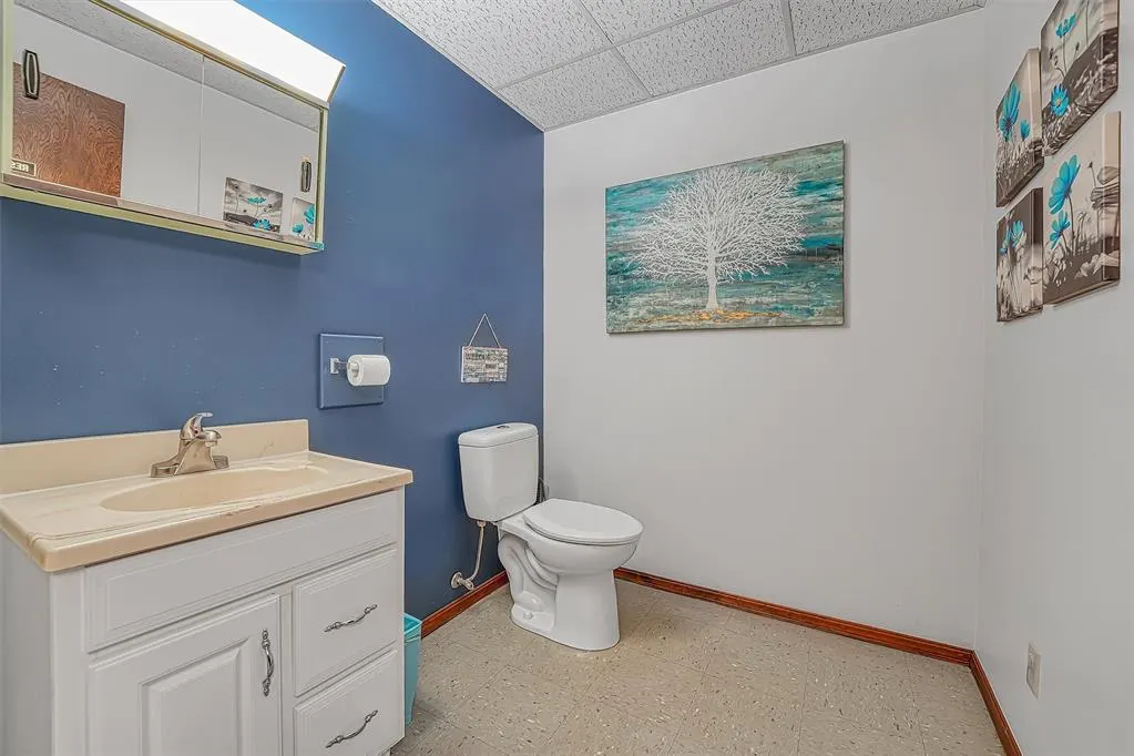 Photo 8 — 301 W 12th Street, Elk City, OK 73644