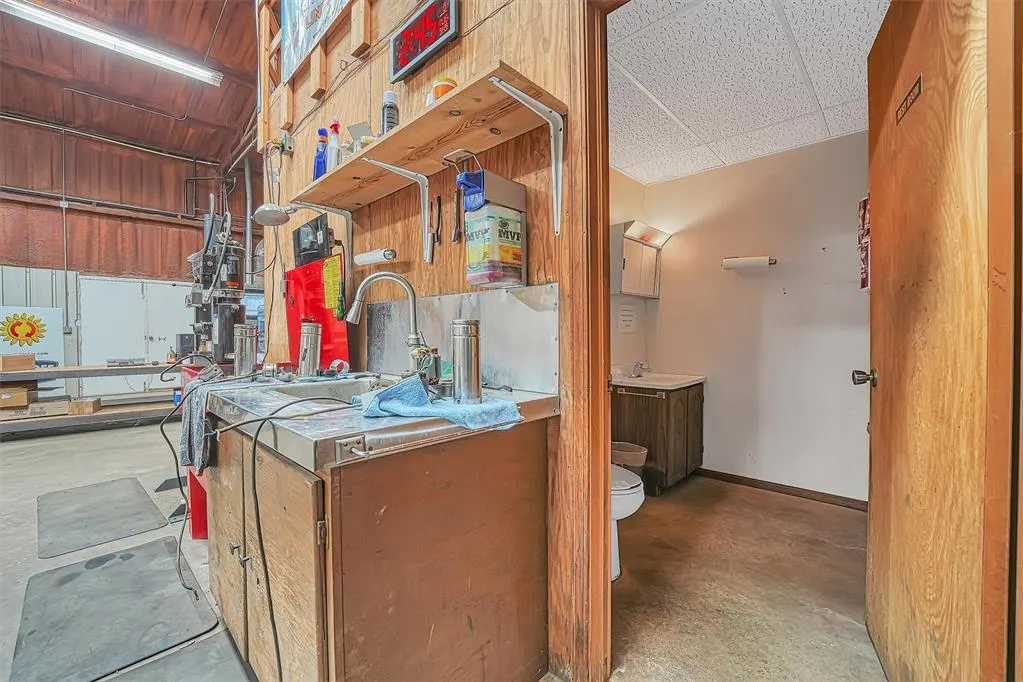 Photo 22 — 301 W 12th Street, Elk City, OK 73644