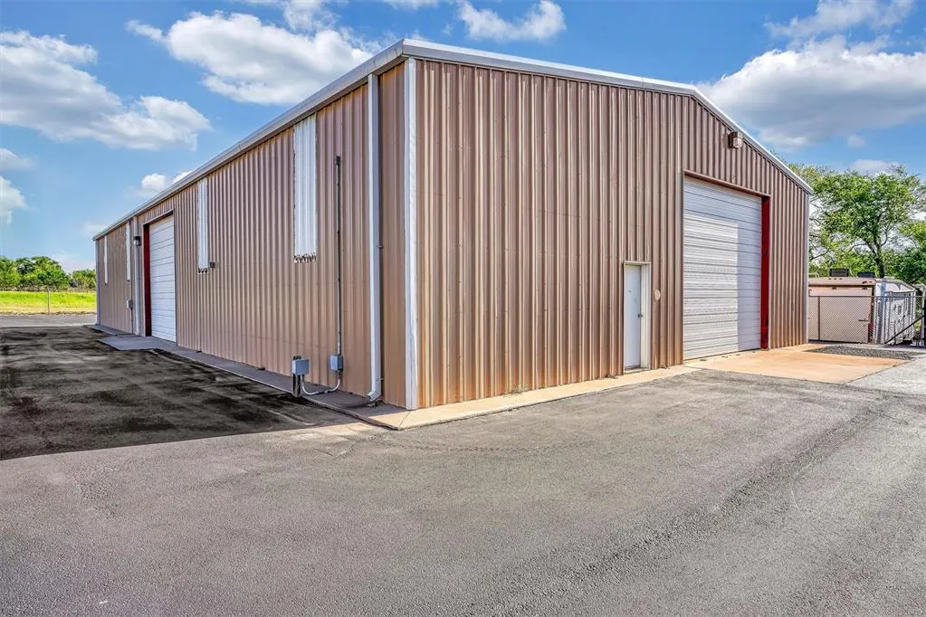 Photo 39 — 301 W 12th Street, Elk City, OK 73644