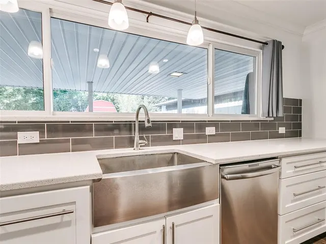 Photo 2 — 2020 NW 47th Street, Oklahoma City, OK 73118