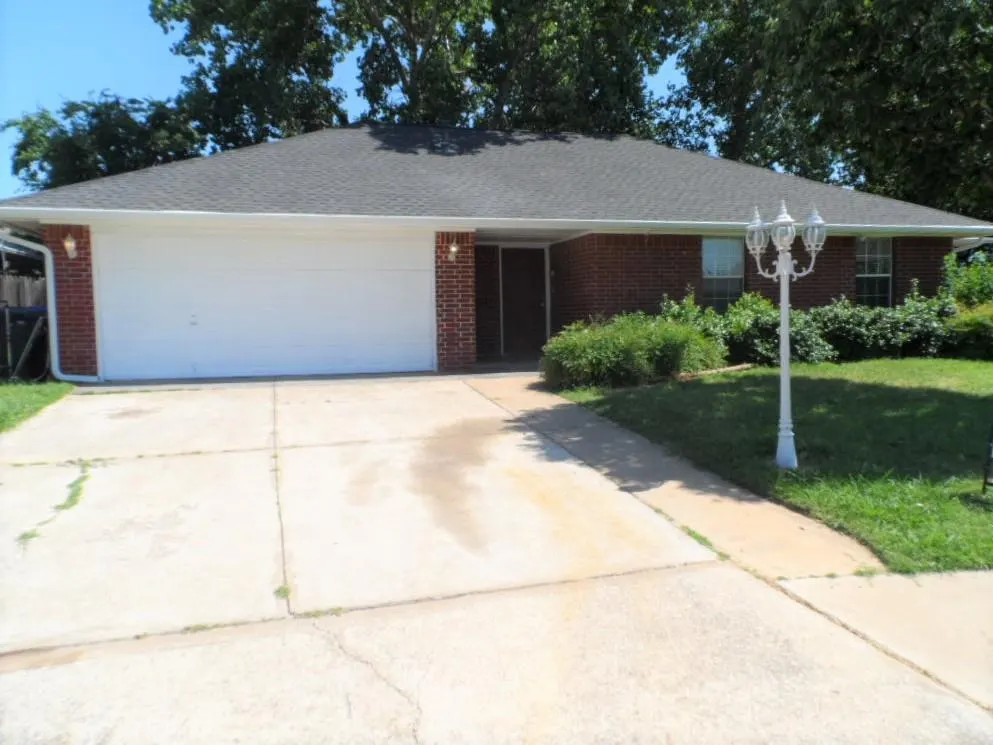 Front exterior — 2305 Carolyn Court, Norman, OK 73071