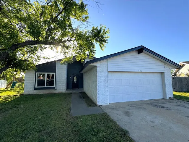 Front exterior — 1108 Holly Court, Seminole, OK 74868