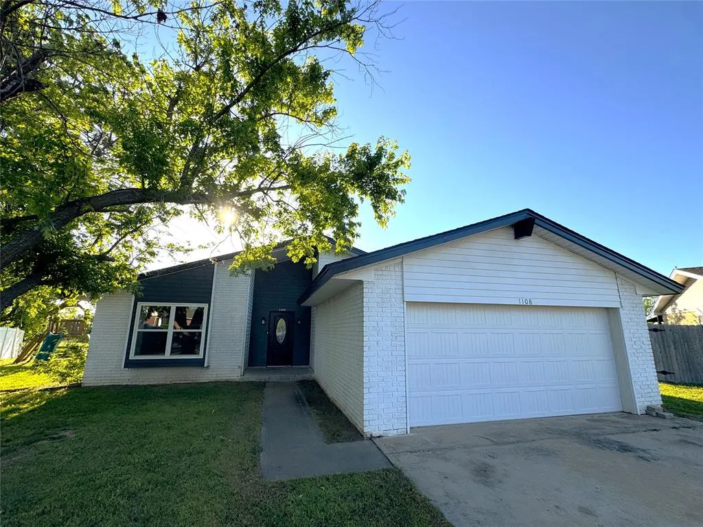 Photo 2 — 1108 Holly Court, Seminole, OK 74868