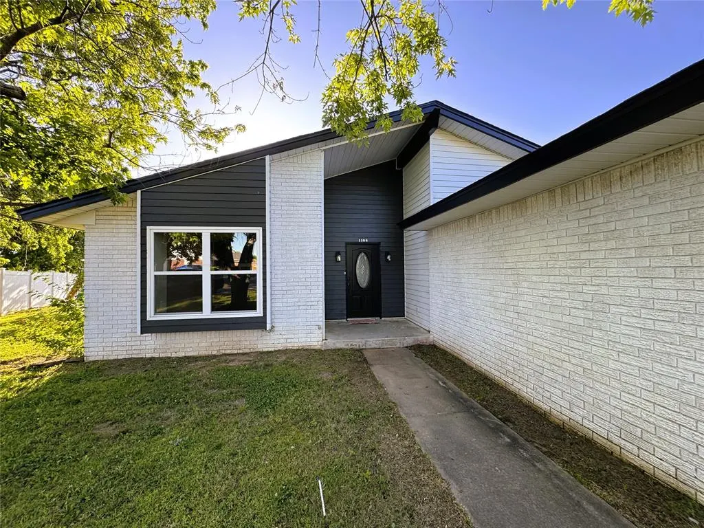 Photo 3 — 1108 Holly Court, Seminole, OK 74868