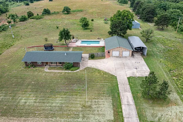 Front exterior — 25189 N Wilson Road, Henryetta, OK 74437