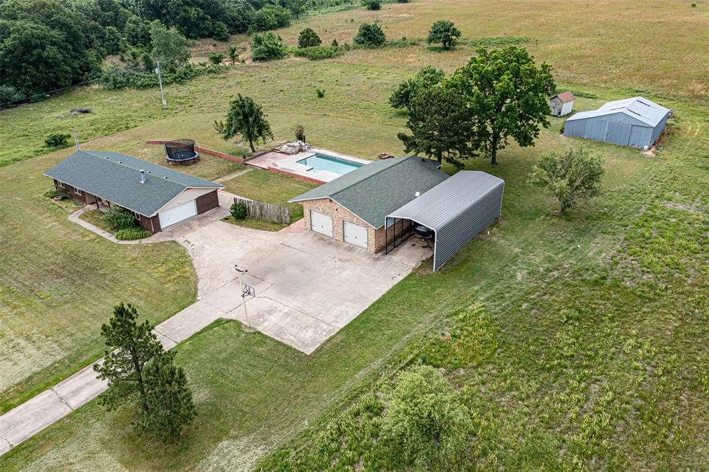 Photo 2 — 25189 N Wilson Road, Henryetta, OK 74437