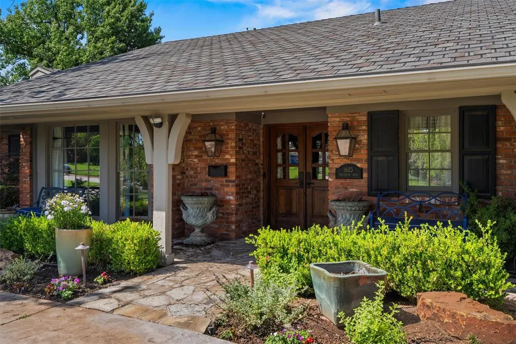 Photo 3 — 1603 Dorchester Drive, Nichols Hills, OK 73120