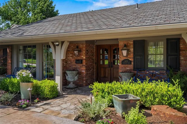 Photo 3 — 1603 Dorchester Drive, Nichols Hills, OK 73120