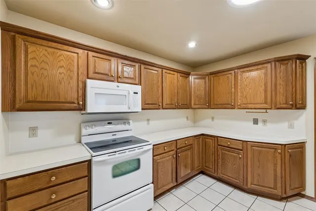Photo 7 — 6424 Masons Drive, Oklahoma City, OK 73142