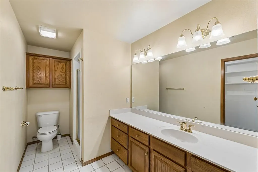 Photo 12 — 6424 Masons Drive, Oklahoma City, OK 73142