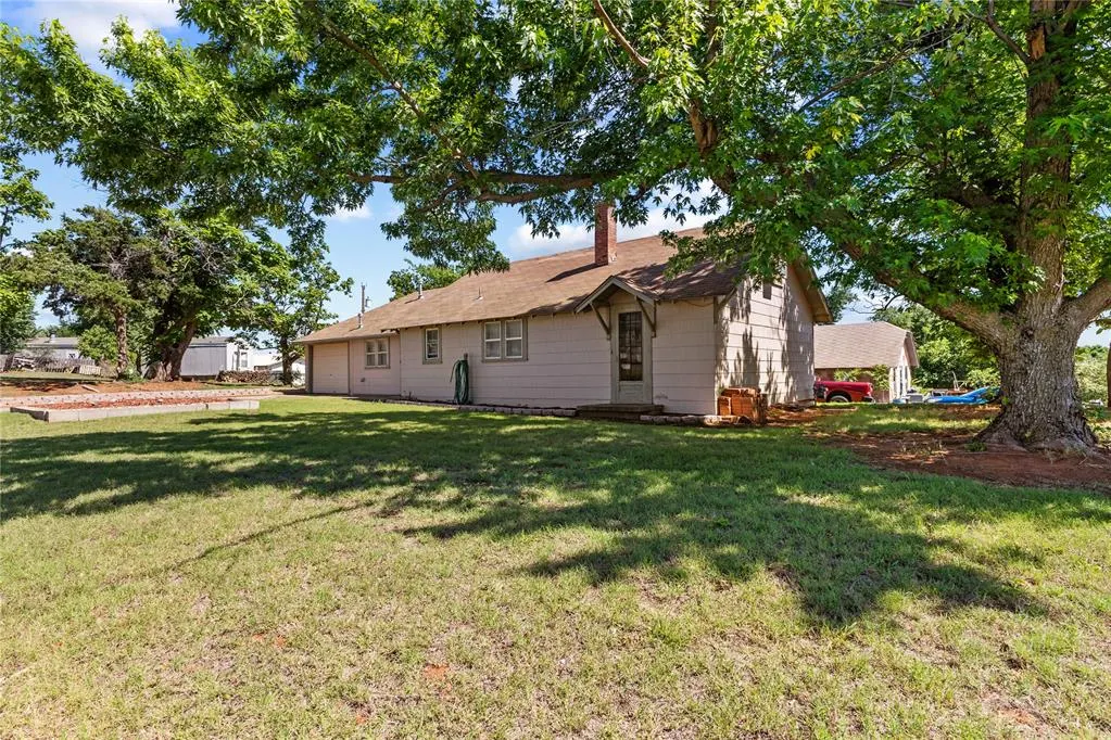 Photo 3 — 212 E 3rd Street, Hydro, OK 73048