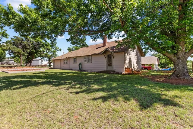 Photo 3 — 212 E 3rd Street, Hydro, OK 73048
