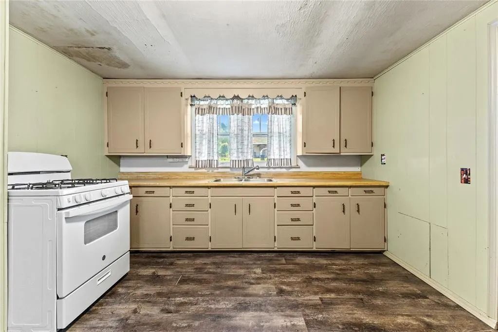 Photo 12 — 212 E 3rd Street, Hydro, OK 73048