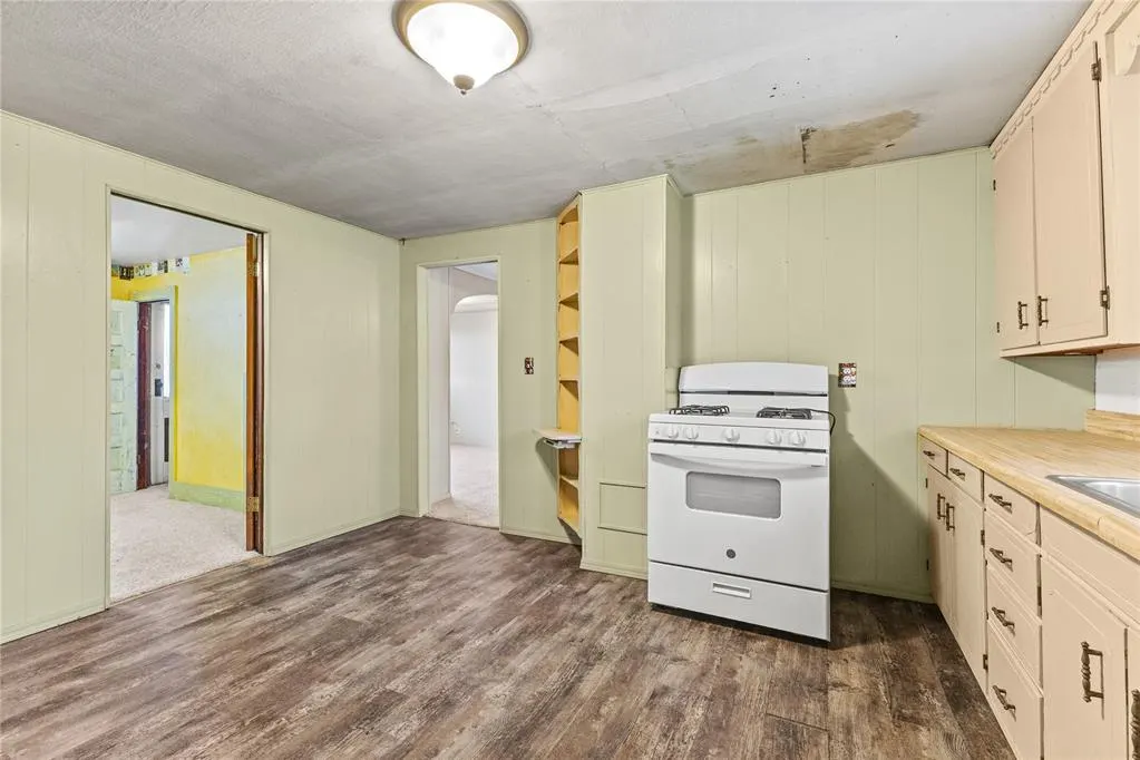 Photo 13 — 212 E 3rd Street, Hydro, OK 73048