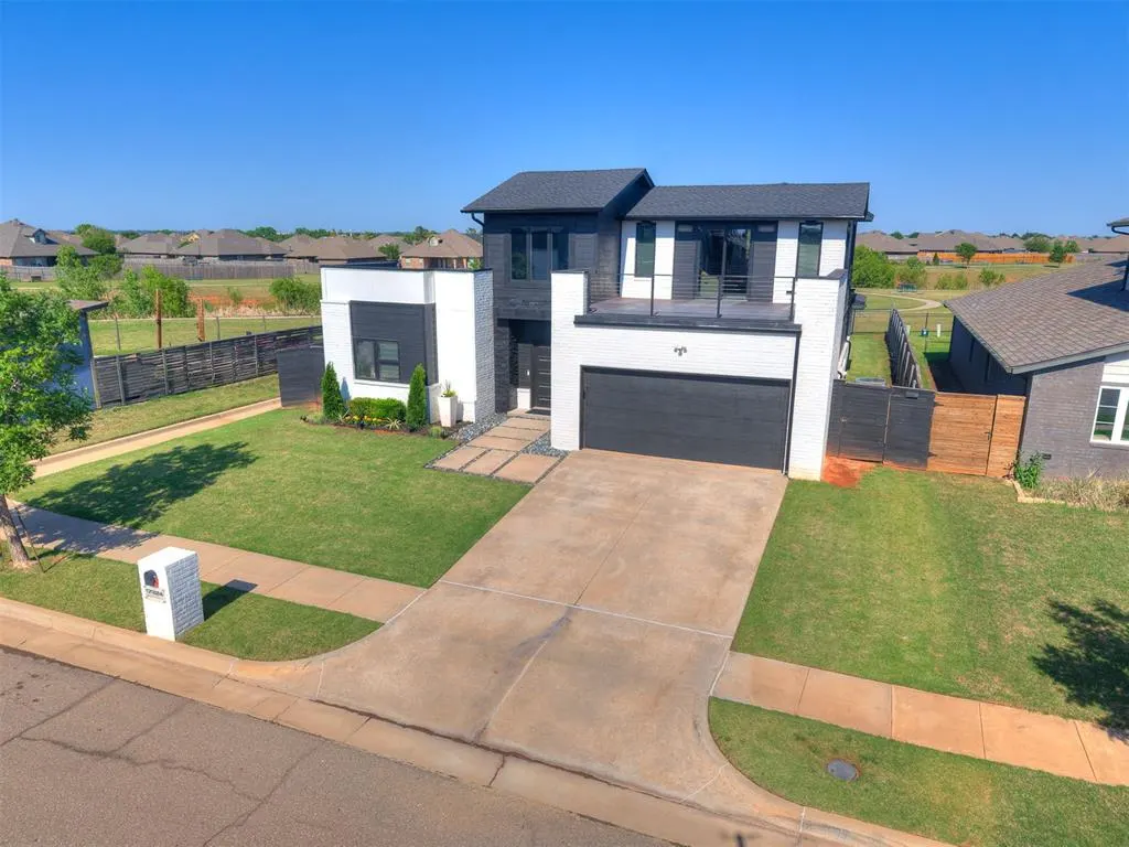 Photo 2 — 17324 Sparrow Hawk Lane, Edmond, OK 73012