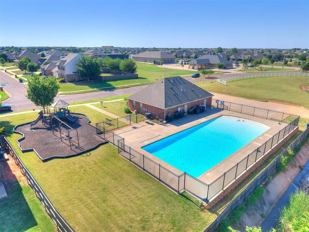 Photo 45 — 17324 Sparrow Hawk Lane, Edmond, OK 73012