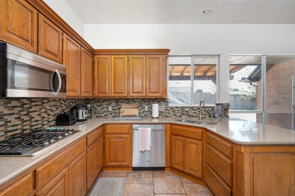 Photo 12 — 1200 Chipper Lane, Edmond, OK 73025