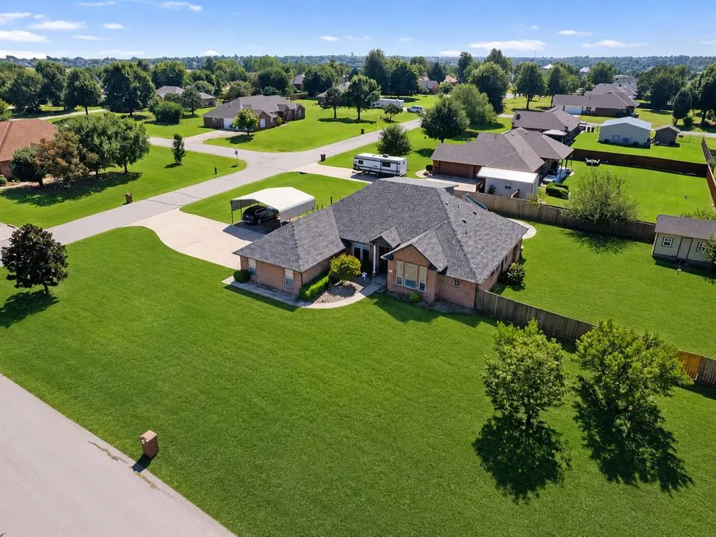 Photo 2 — 1200 Chipper Lane, Edmond, OK 73025