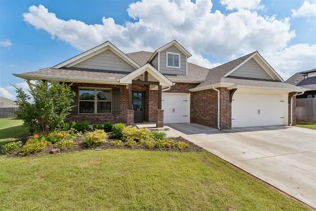 Photo 2 — 8224 Lambert Way, Edmond, OK 73034