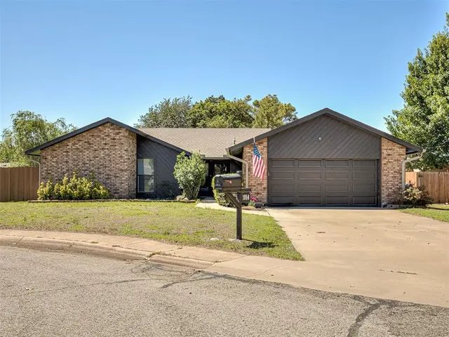 Front exterior — 1914 Bowling Green Place, Norman, OK 73071