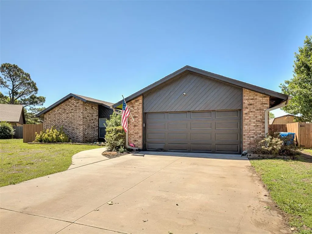 Photo 3 — 1914 Bowling Green Place, Norman, OK 73071