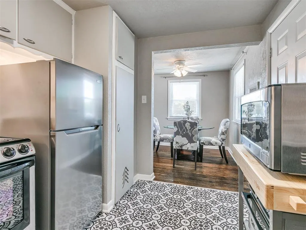 Photo 2 — 203 E Brooks Avenue, Norman, OK 73069