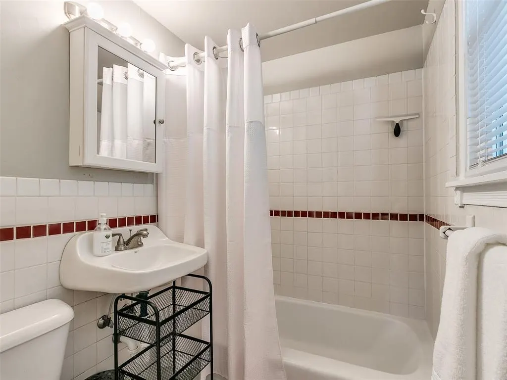 Photo 18 — 203 E Brooks Avenue, Norman, OK 73069