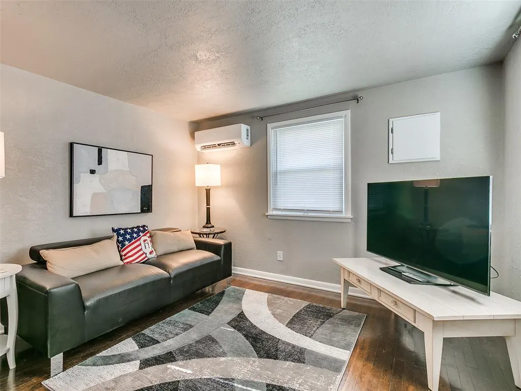 Photo 20 — 203 E Brooks Avenue, Norman, OK 73069