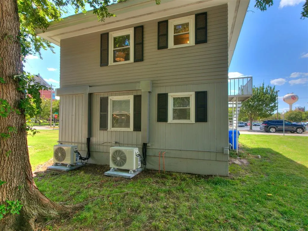 Photo 9 — 203 E Brooks Avenue, Norman, OK 73069