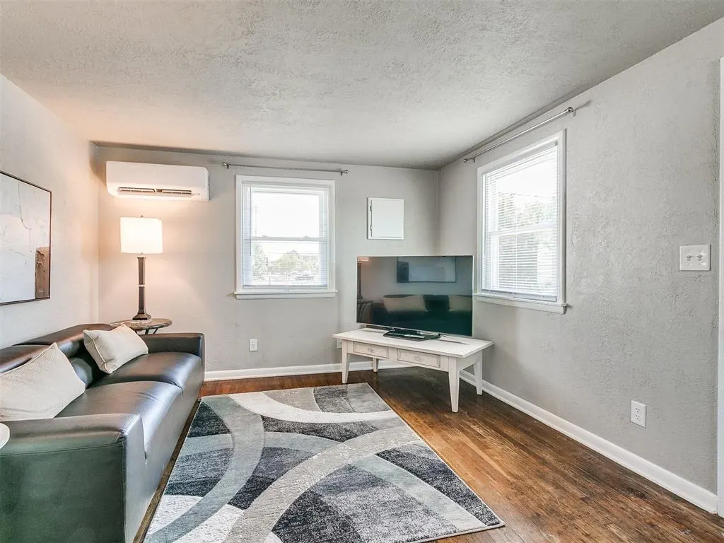Photo 12 — 203 E Brooks Avenue, Norman, OK 73069