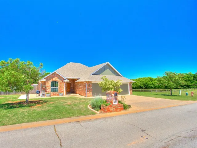 Photo 2 — 807 W Abi Road, Washington, OK 73093