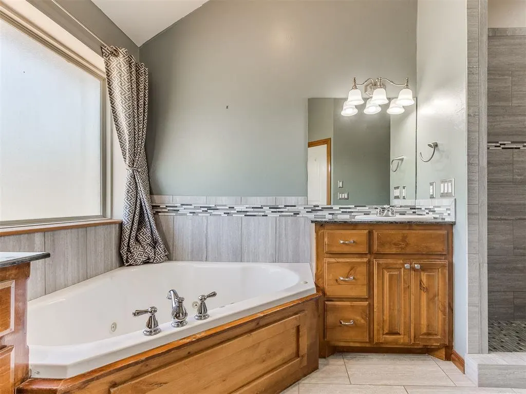 Photo 37 — 807 W Abi Road, Washington, OK 73093