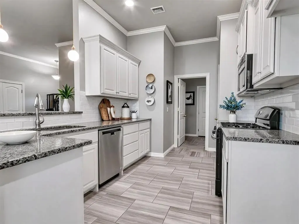 Photo 5 — 12712 NW 5th Street, Yukon, OK 73099