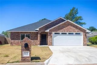 Sold home at 915 Stonegate Drive