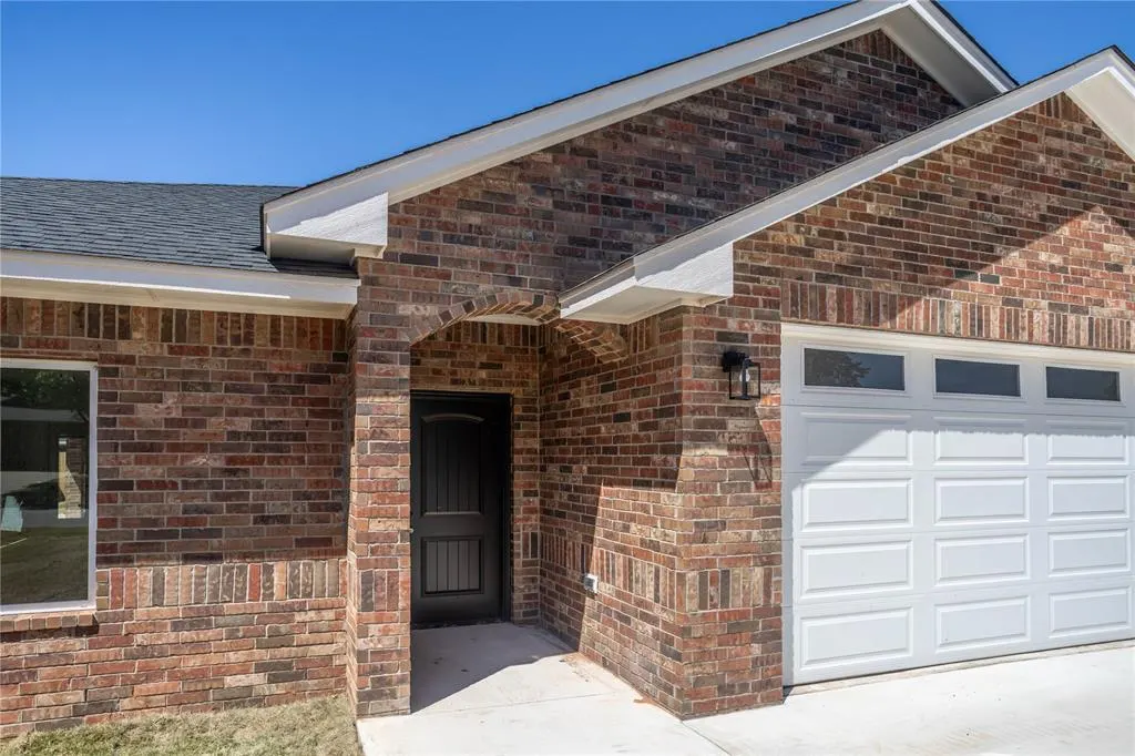 Photo 2 — 915 Stonegate Drive, Weatherford, OK 73096
