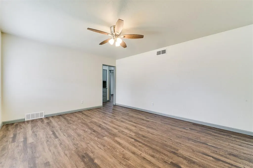 Photo 3 — 2621 N Reeves Avenue, Oklahoma City, OK 73127